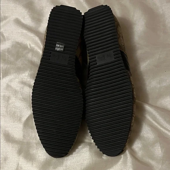 COACH Women's Stylish Brown and Black Shoes - Picture 6 of 12